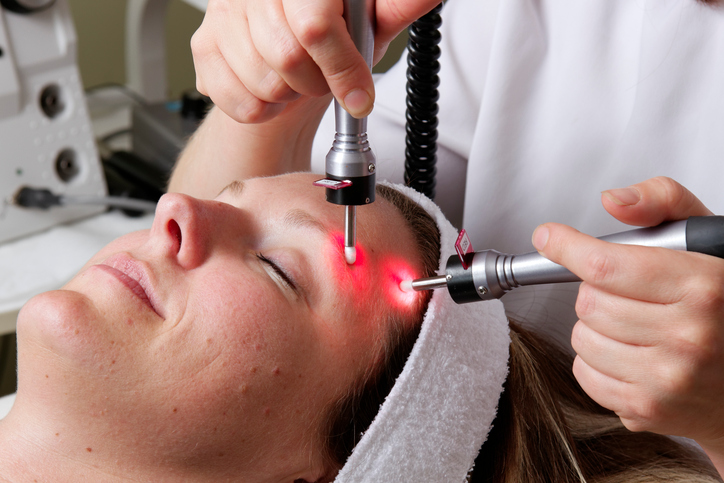 Patient receiving Omnilux therapy.