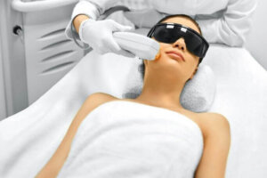 patient receiving erbium laser resurfacing treatment