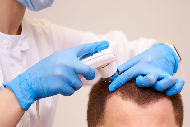 Man receiving scalp exam