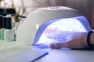 Could UV nail salon lights contribute to cancer risk?