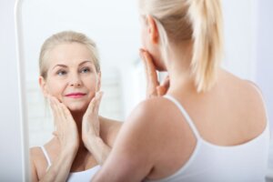 woman wants to restore collagen in the face