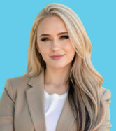 Samantha Edgin is a licensed aesthetician in Austin, Texas. Her services include Chemical Peels, Facial Treatments, Hydrafacials & more!